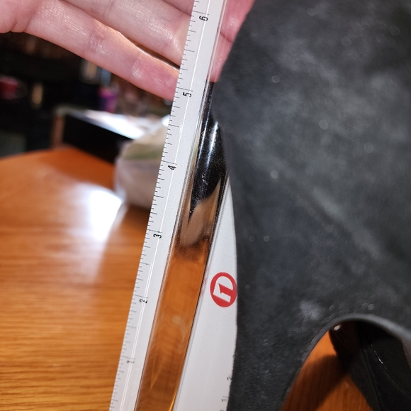 Size 8 Lauren Conrad Black Suede Heels - Picture 8 of 9